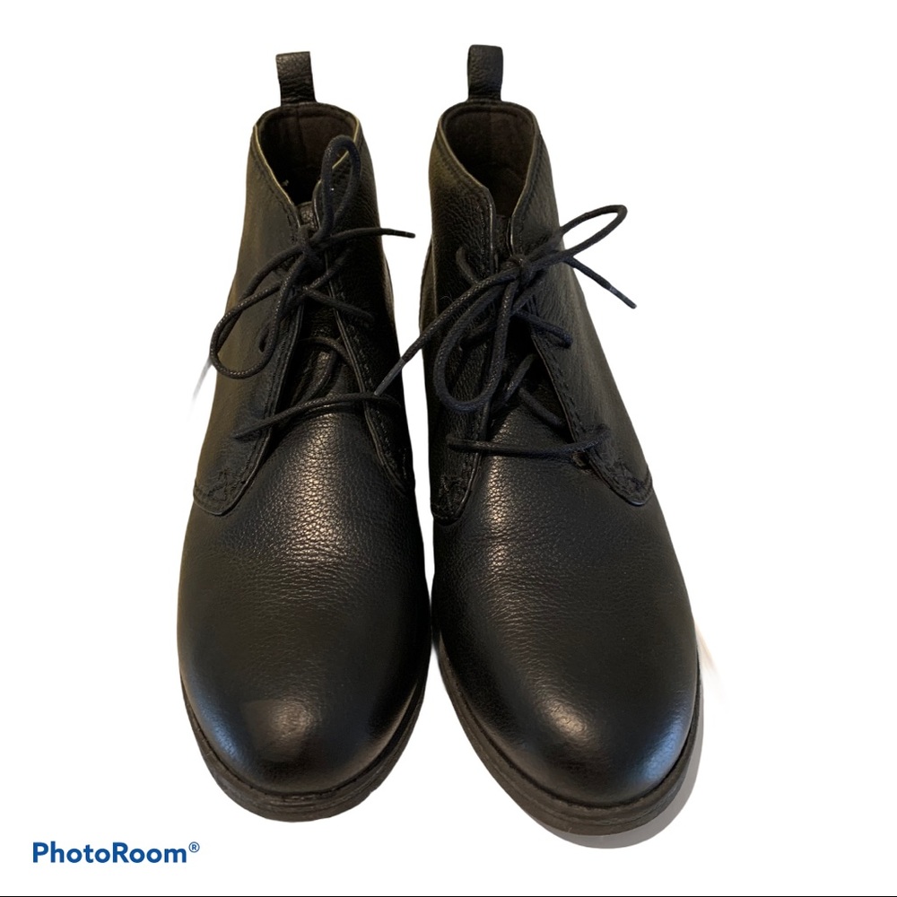 Black leather lace-up Clarks boots